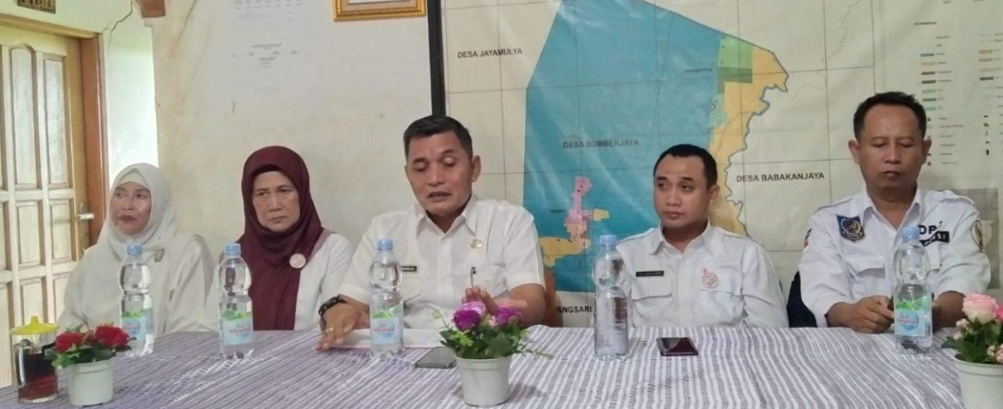 Pemcam Kroya Berikan Pembinaan Administrasi Bagi Aparatur Desa