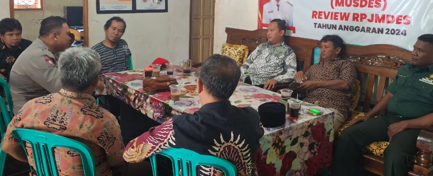 Polsek Kroya bersama Babinsa Gelar Sambang Perangkat Desa Sumberjaya